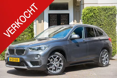 BMW X1 xDrive20i High Executive TREKHAAK | PANO | ADAPTIVE | KEYLESS | CAMERA | STUURVERW