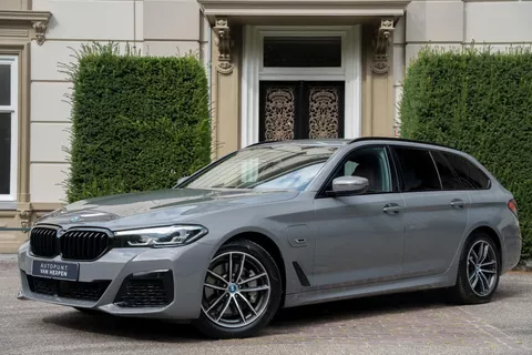 BMW 5-serie Touring 530e xDrive M-Sport ADAPTIVE | KEYLESS | CAMERA | COGNAC LEDER | BERNINAGRAU INDIVIDUAL