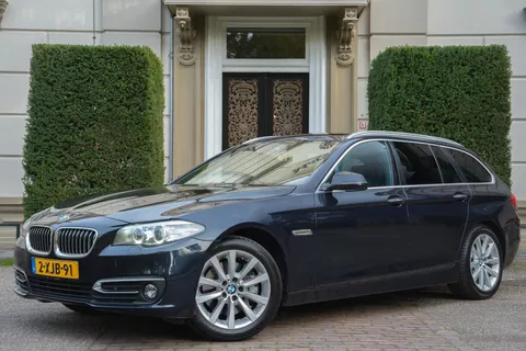 BMW 5-serie Touring 528i High Executive TREKHAAK | H&amp;K | MEMORY | HEAD UP | ORG NL 2E EIGN