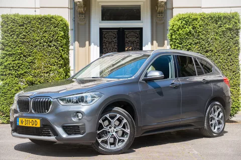 BMW X1 xDrive20i High Executive TREKHAAK | PANO | ADAPTIVE | KEYLESS | CAMERA | STUURVERW